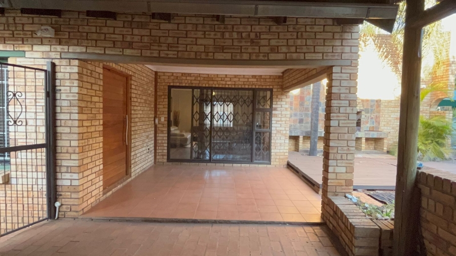 3 Bedroom Property for Sale in Safari Gardens North West
